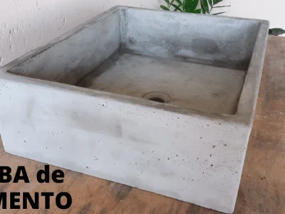 Lavabo cuadrado de concreto bruto recién finalizado